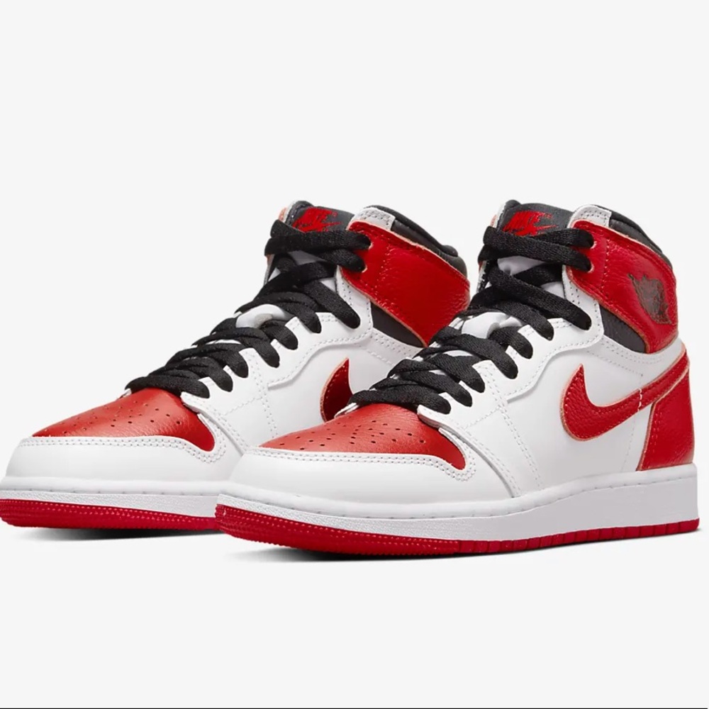 🔥Air Jordan 1 Retro High OG Boys' Sneakers!